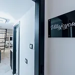 Luxury Nit I Dia