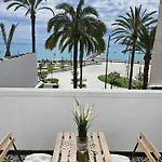 Luxury Nit I Dia 게스트하우스 4*