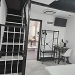 Luxury Nit I Dia 게스트하우스 4*