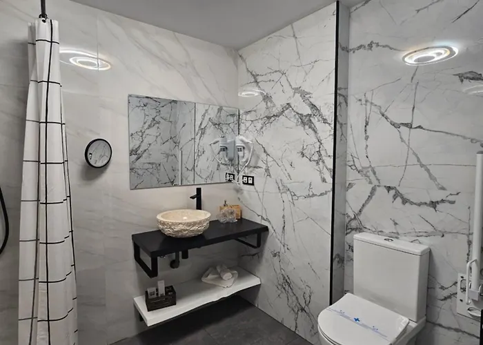 Pensión Luxury Nit I Dia 4*