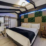 Luxury Nit I Dia
